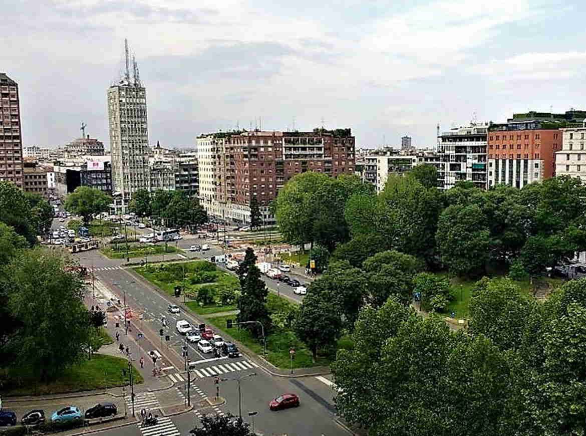 Piazza-della-Repubblica-Il-palo-ferito