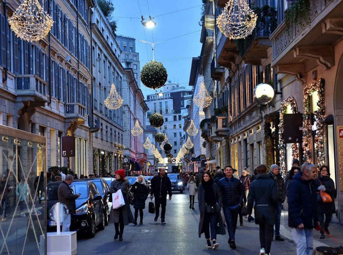 Via Montenapoleone, la via del lusso Divina Milano Via Montenapoleone, la via del lusso Divina Milano