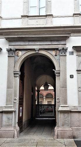 via Bigli 11 (1236)