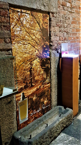 porta cieca mascherata con poster