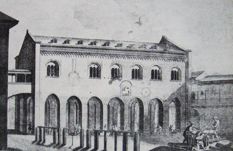 Palazzo della Ragione privo do basamento