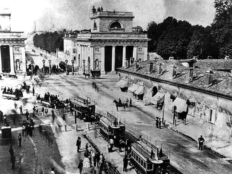 Capolinea omnibus linea Milano-Monza a porta Venezia